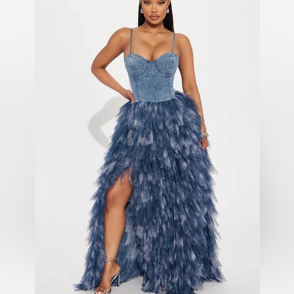 Fashion Nova Women’s Size Small Feather Blue Denim‎ Vacations Party Maxi Dress